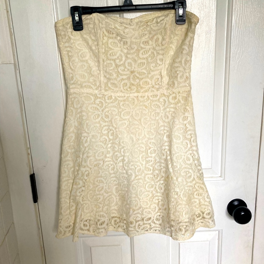 Off white lace-strapless dress!